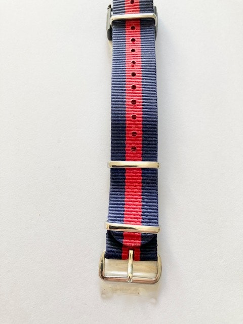Natoklockarmband Färg röd och blå med stålspänne Ericsson Ur och Guld