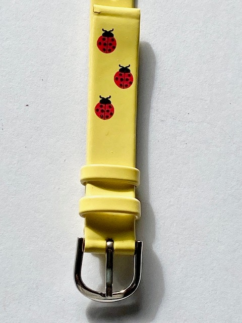 Fint klockarmband till barn med nyckelpigor Färg gul Stålspänne Bredd 12mm hos ericssonurochguld