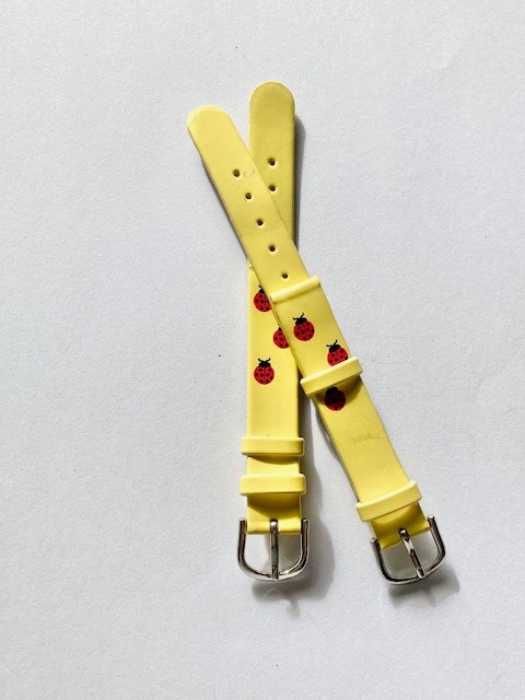 KLockarmband till barn med söta nyckelpigor Bandet är gult med röda nyckelpigor Bredd 12 mm Hos ericsson urochguld