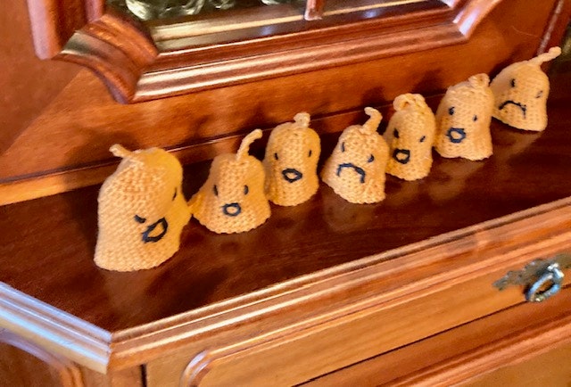 8 st handgjorda virka halloweenspöken hos Jemasmix/ericssonUrochGuld