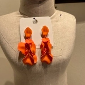 Vackert Orange Hängande Örhänge By Odahl!