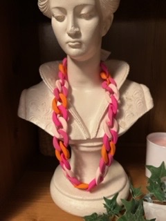 Halsband i färgmix av  rosa cerise bubbelgumrosa orange by odahl