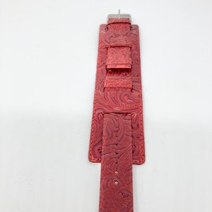 Vintage Präglat Klockarmband i Vinrött Läder från Axcent of Scandinavia – Design av Petra Nygre