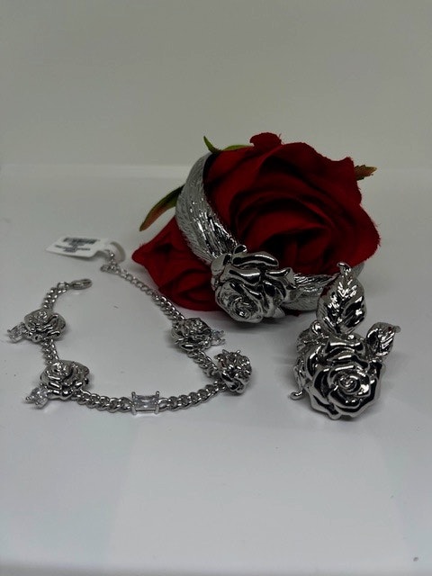 cuff stelt armband med ros silver nostalgie ioaku