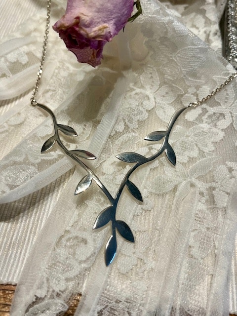 Romantiskt silverhalsband myrten liga Design anna fia sterner