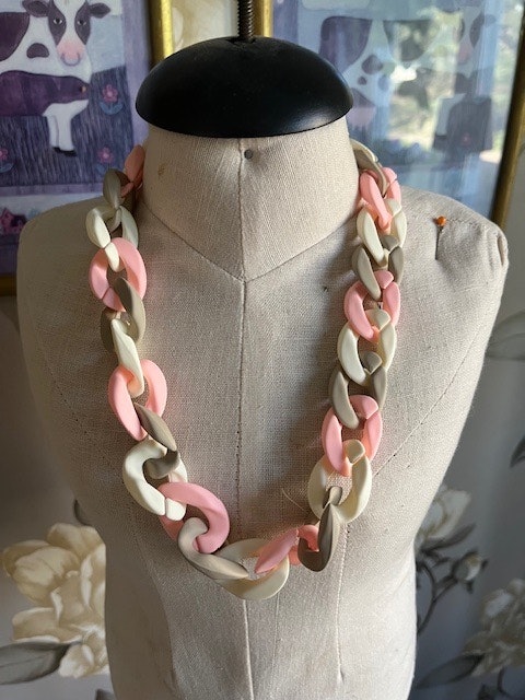 By odah halsband rosa beige off white
