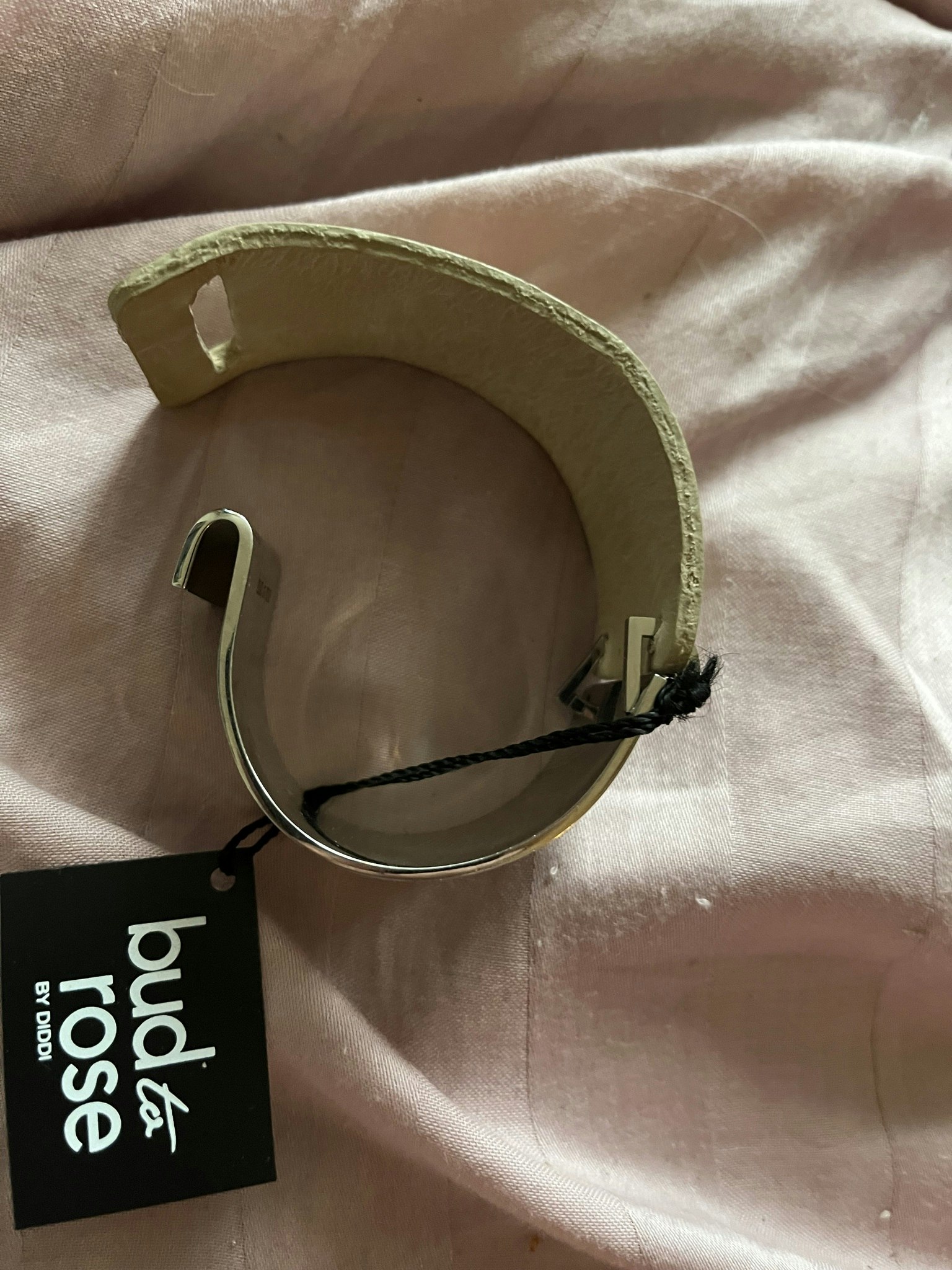 Boho chic armband bud to rose broderad ros