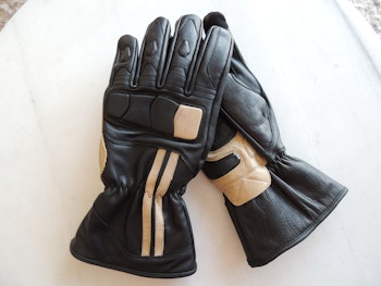 Fodrad MC-handske svart med beige detaljer, äkta skinn