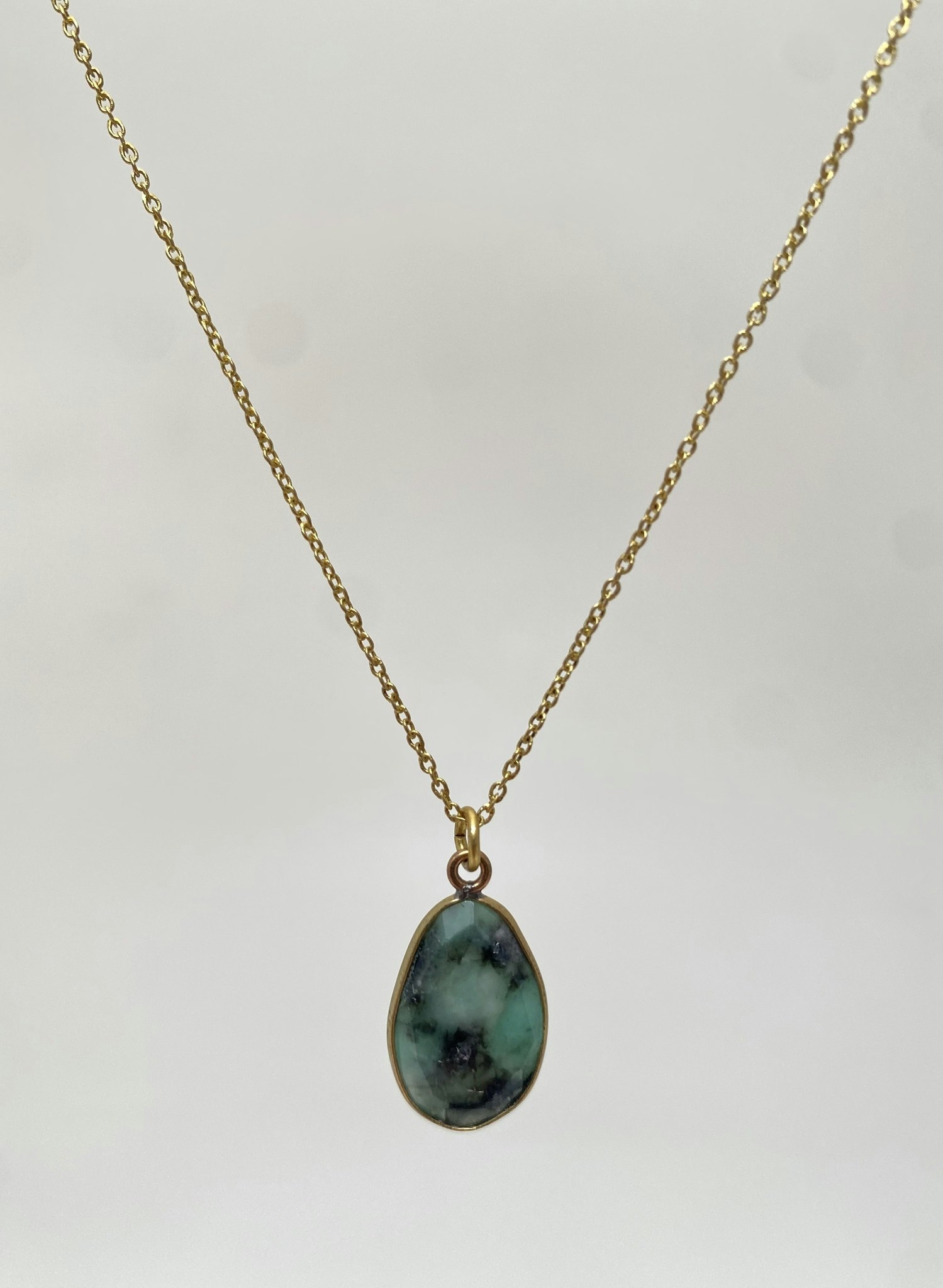 SMARAGD STONE PENDANT HALSBAND PÅ TUNN KEDJA - BOHEMIA COLLECTION