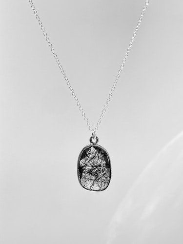 SVART RUTIL STONE PENDANT HALSBAND PÅ TUNN KEDJA 925 SILVER