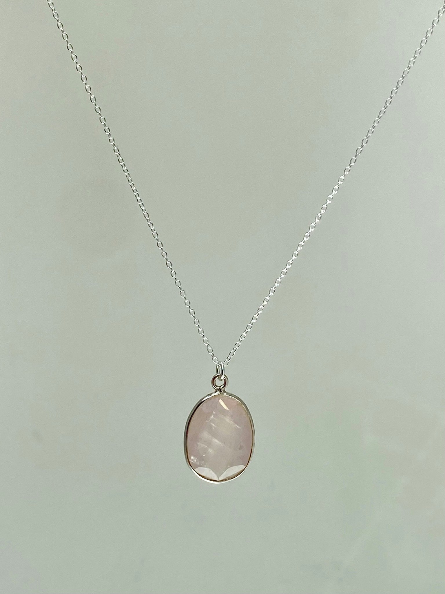 ROSENKVARTS STONE PENDANT HALSBAND PÅ TUNN KEDJA 925 SILVER