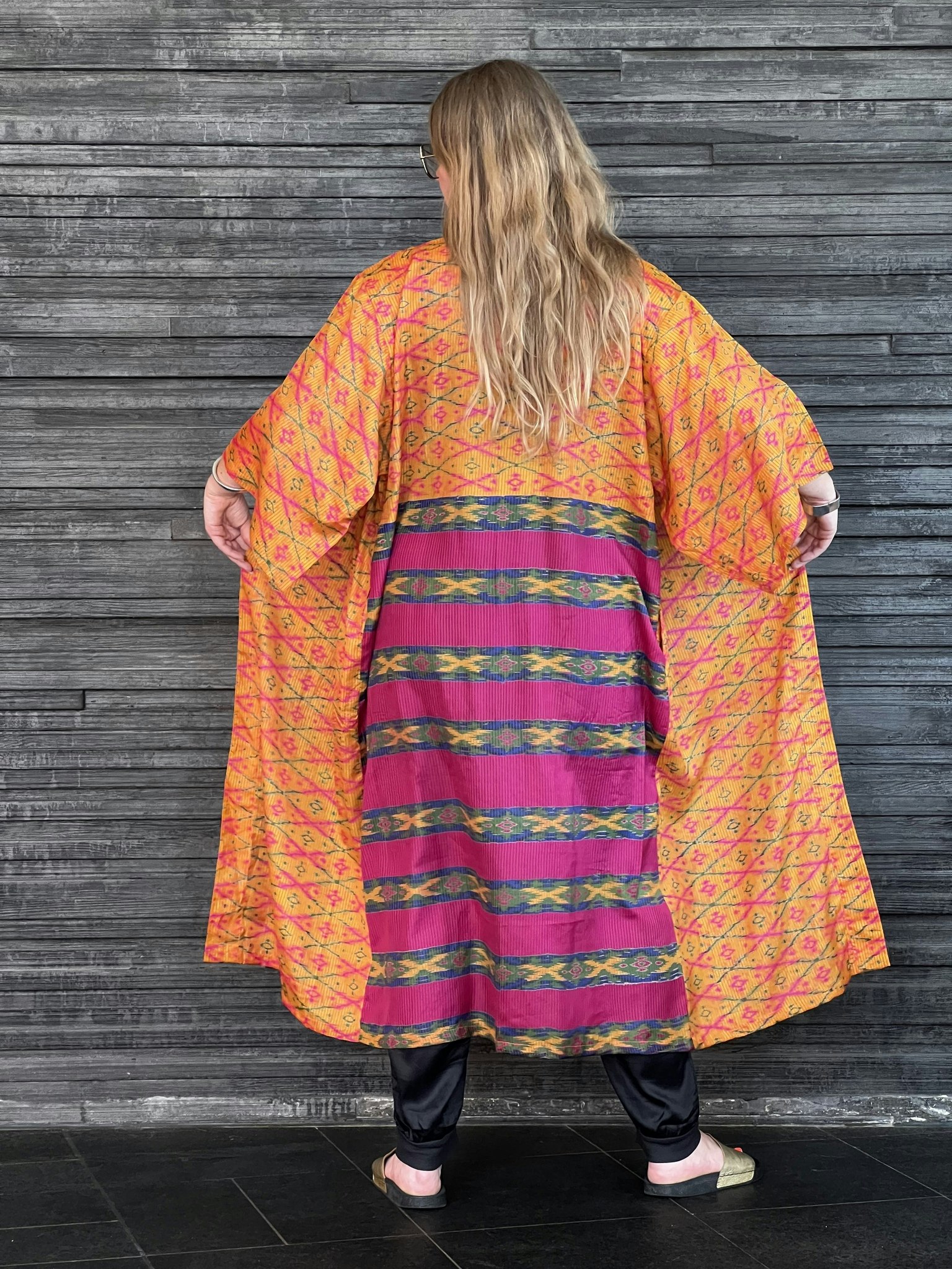 RECYKLAD SIDEN KIMONO BONBON