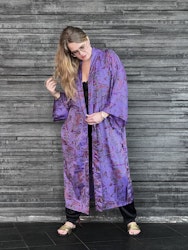 RECYKLAD SIDEN KIMONO PURPLE RAIN