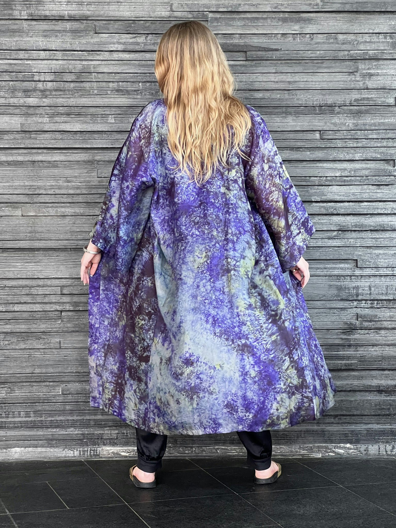RECYKLAD SIDEN KIMONO METEOR