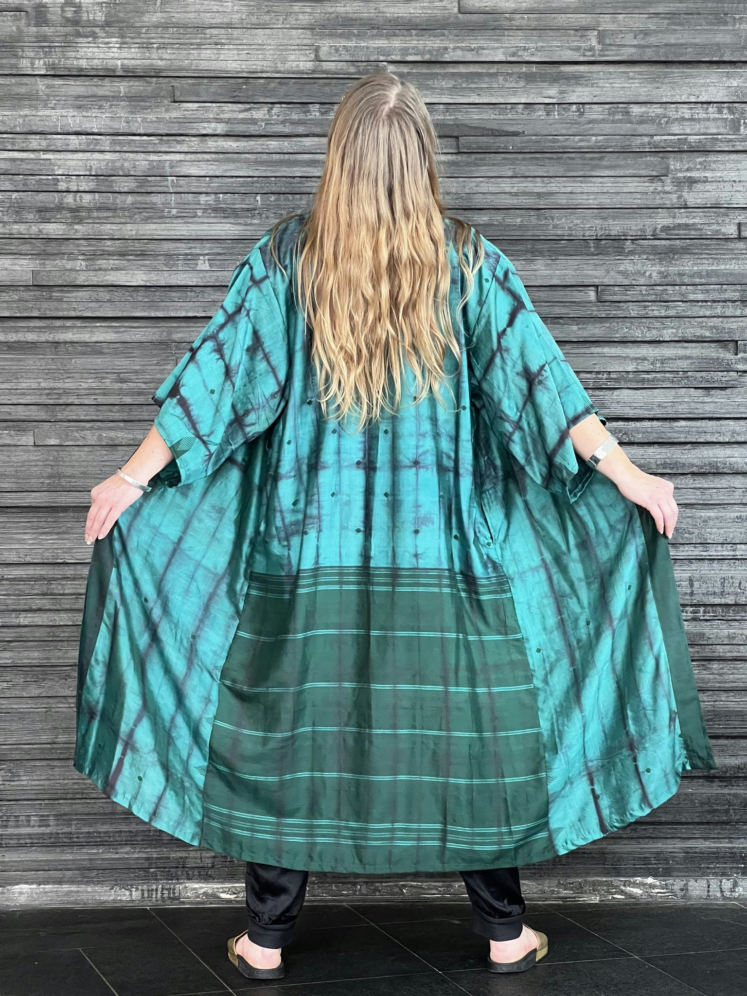 RECYKLAD SIDEN KIMONO EMERALD