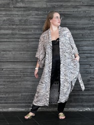 RECYKLAD SIDEN KIMONO BLACK RUTILE