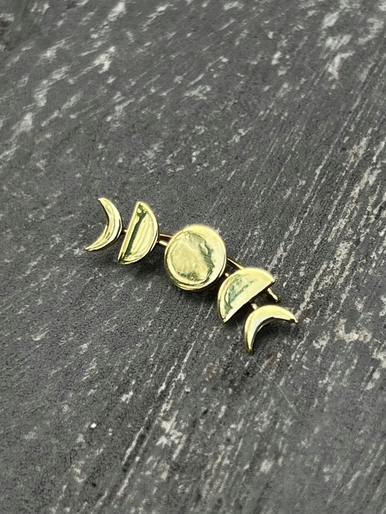 MÅNFAS EARCRAWLER I MÄSSING