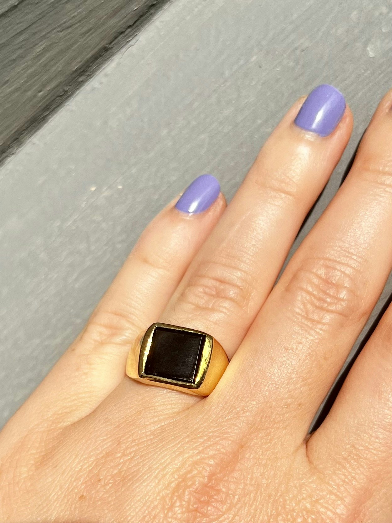 SVART ONYX KLACKRING I MÄSSING