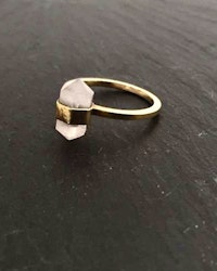 LITEN BANDRING MED ROSENKVARTS MÄSSING