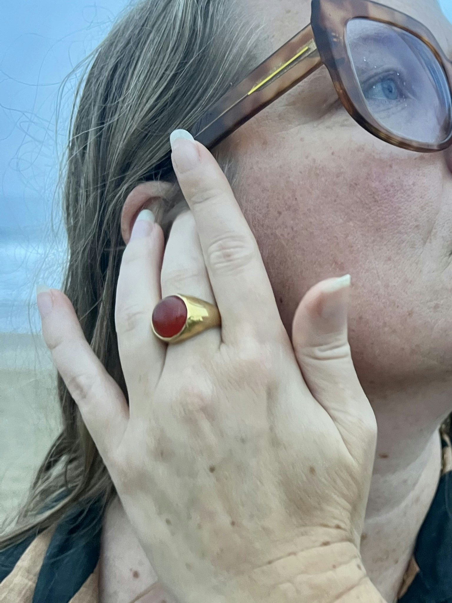 KARNEOL KUPOLRING I MÄSSING