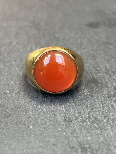 KARNEOL KUPOLRING I MÄSSING