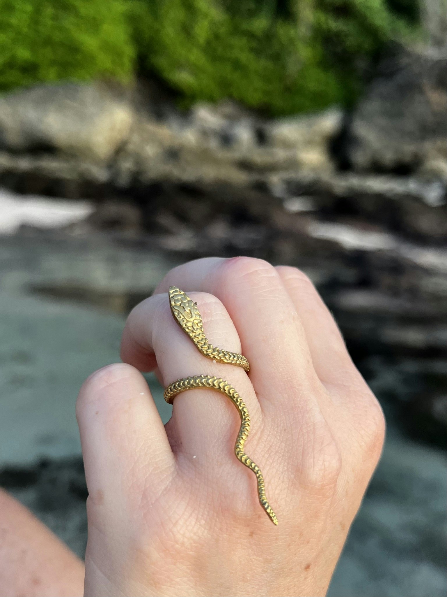 SERPENT ORM RING I MÄSSING