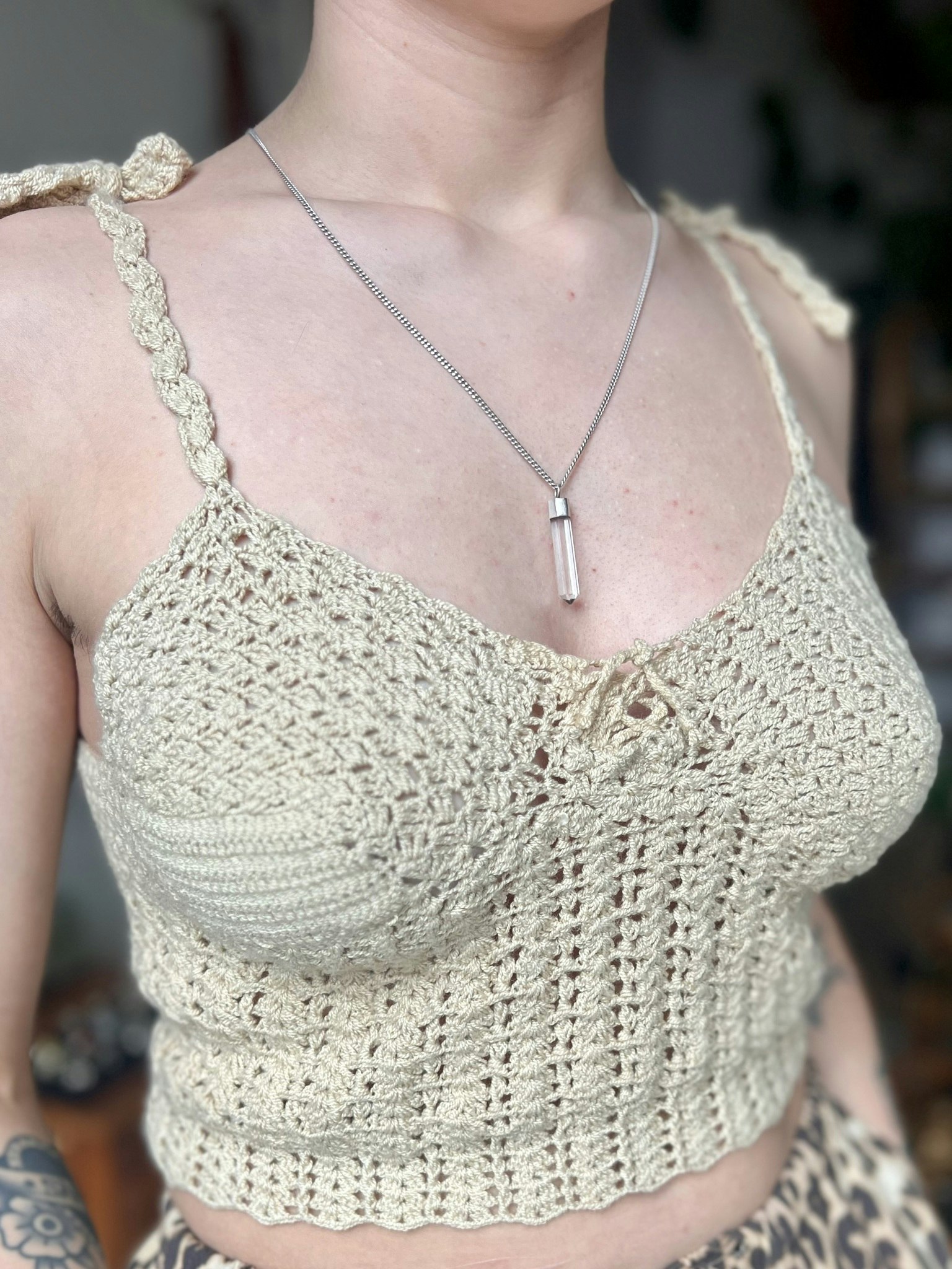 VIRKAD TOPP BEIGE MEDIUM ( TILL MINDRE BYST)