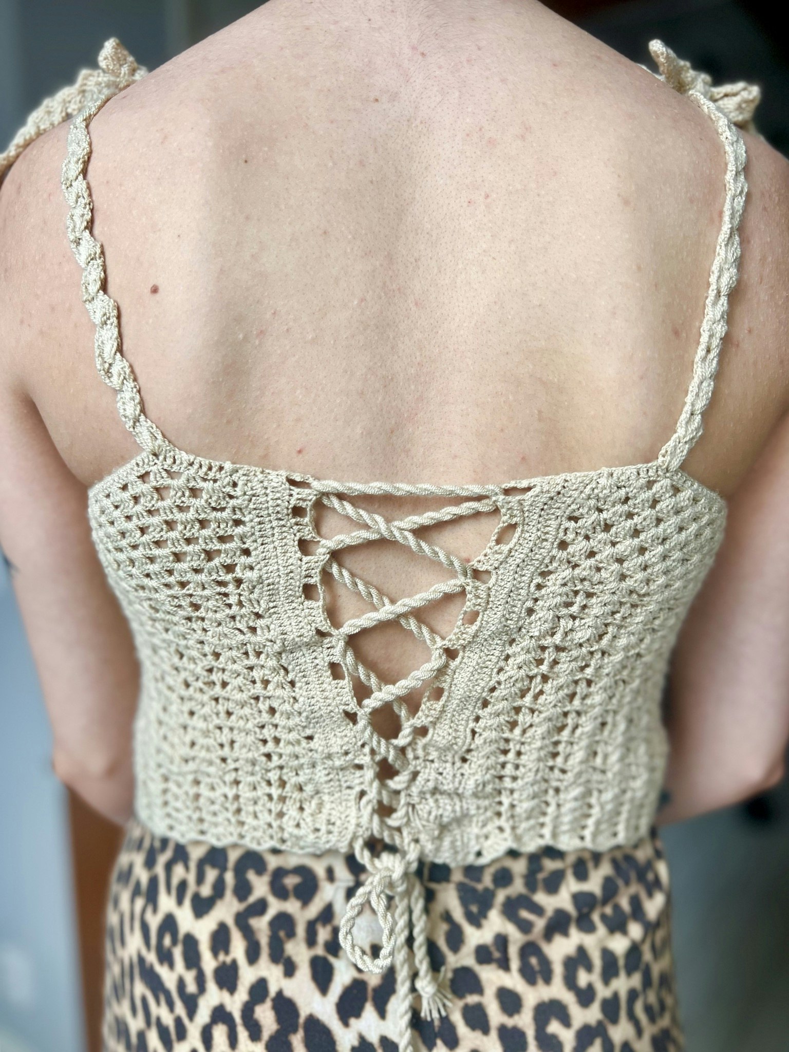 VIRKAD TOPP BEIGE MEDIUM ( TILL MINDRE BYST)