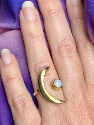 MÅNE MED MÅNSTEN RING I MÄSSING