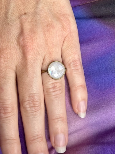 MÅNSTEN BEZEL RING I MÄSSING
