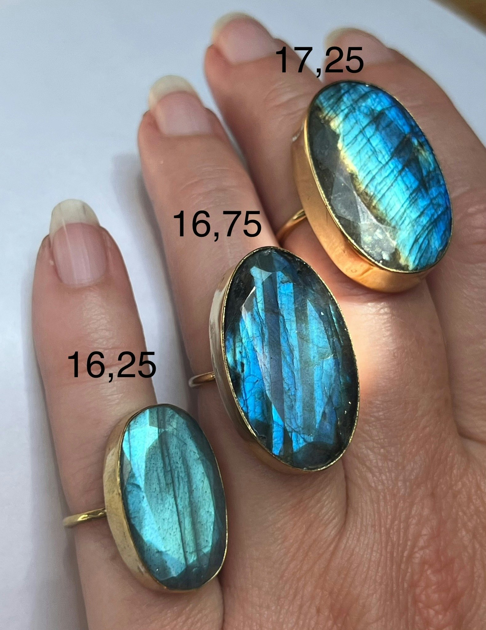 BLÅ LABRADORIT COLETTE RING MÄSSING