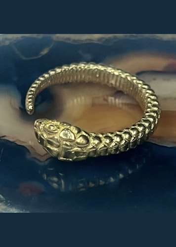 OUROBORO ORM RING I MÄSSING