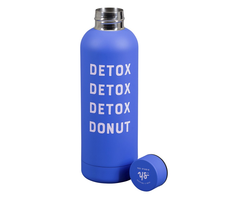 Blå vattenflaska med texten 'DETOX DETOX DETOX DONUT'