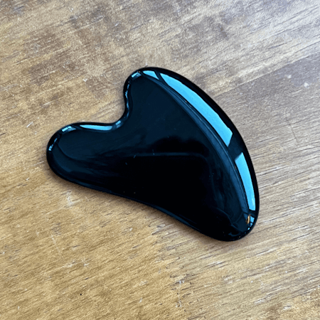 Gua Sha i svart obsidian (mindre ojämnheter, EJ skador)
