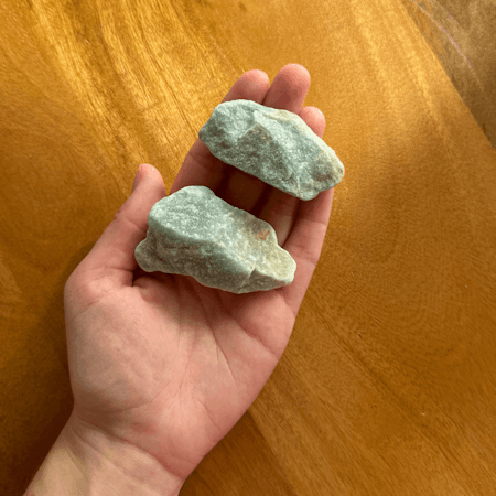 Rå Grön Aventurin (inslag av mineral)