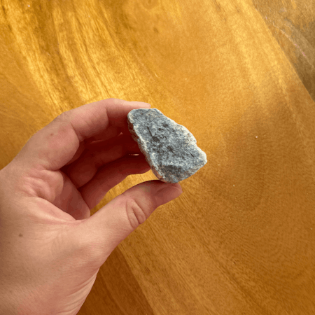 Rå Lapis Lazuli (inslag av mineral)