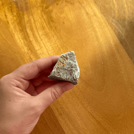 Rå Lapis Lazuli (inslag av mineral)