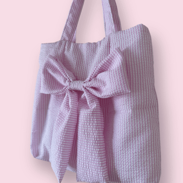 Handsydd tygpåse med rosett - rosa med ränder