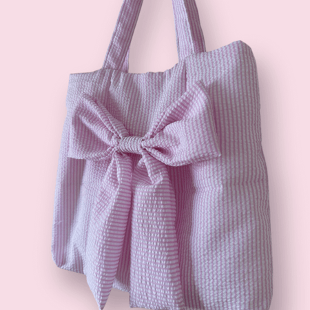 Handsydd tygpåse med rosett - rosa med ränder