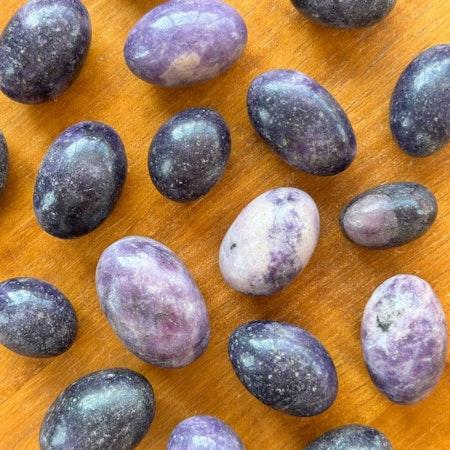 Cuddle stone Lepidolit