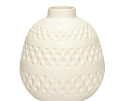 Vakker hvit keramikkvase / blomstervase med mønster fra danske Hübsch