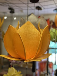 Lotuslampa Gul