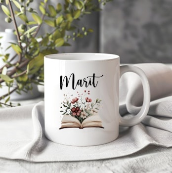 Mugg med bokmotiv och valfritt namn