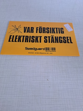 "Var försiktig elektriskt stängsel" skylt