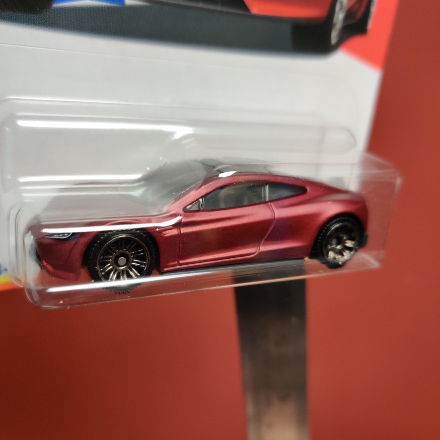 Skala 1/64 MATCHBOX - France - TESLA ROADSTER