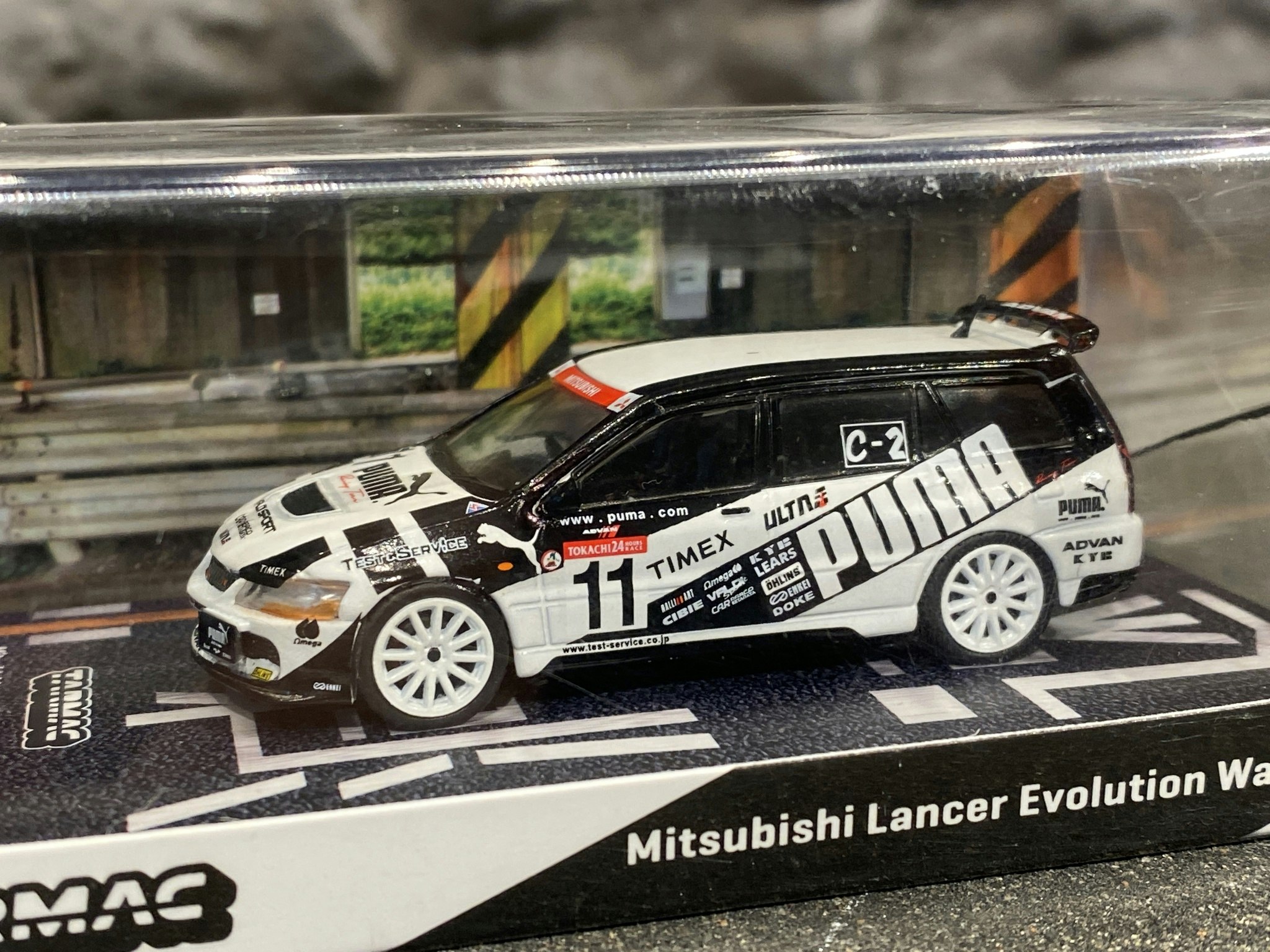 Skala 1/64 Mitsubishi Lancer Evolution Wagon "PUMA" fr Inno 64