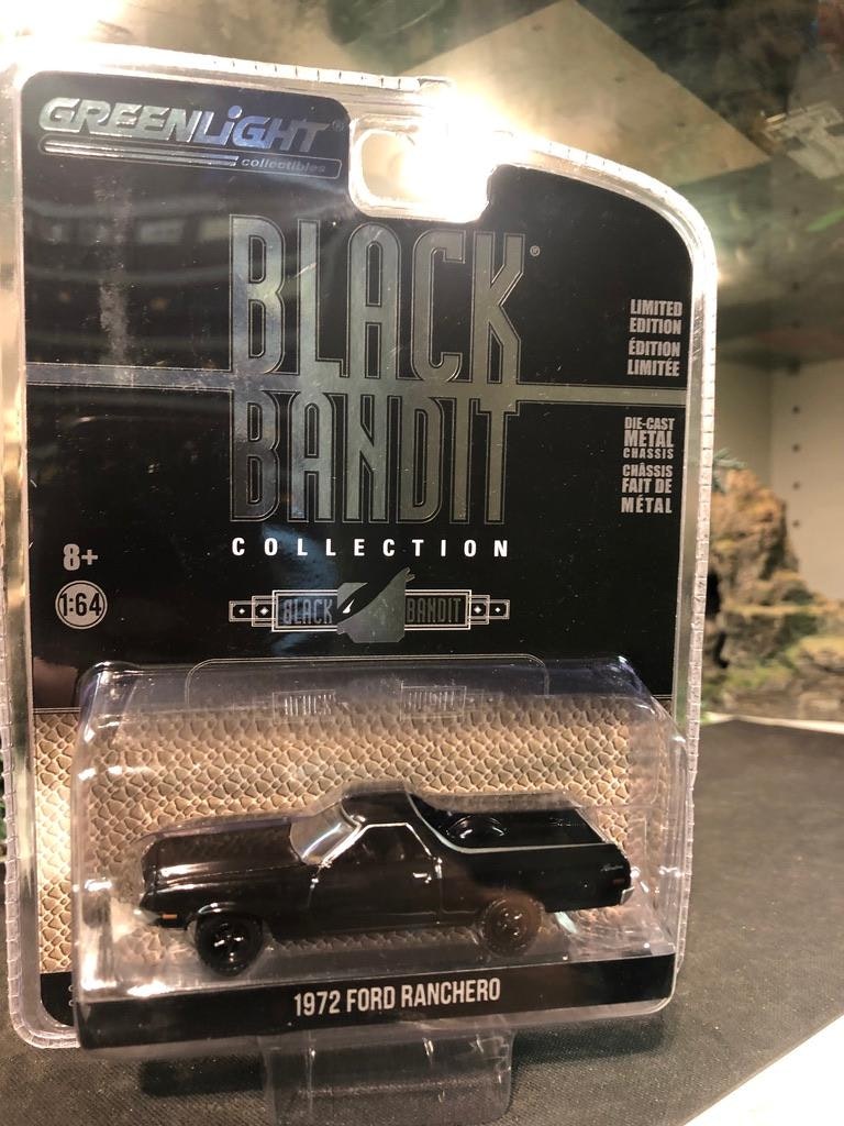 Skala 1/64 Ford Ranchero 72' "Black Bandit Collection" från Greenlight