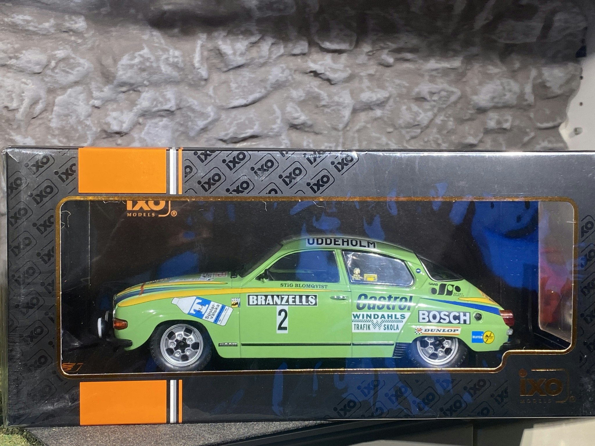 Skala 1/18 SAAB 96 V4 #2, S Blomquist - H Sylvan Sv Rallyt 76' fr IXO Models