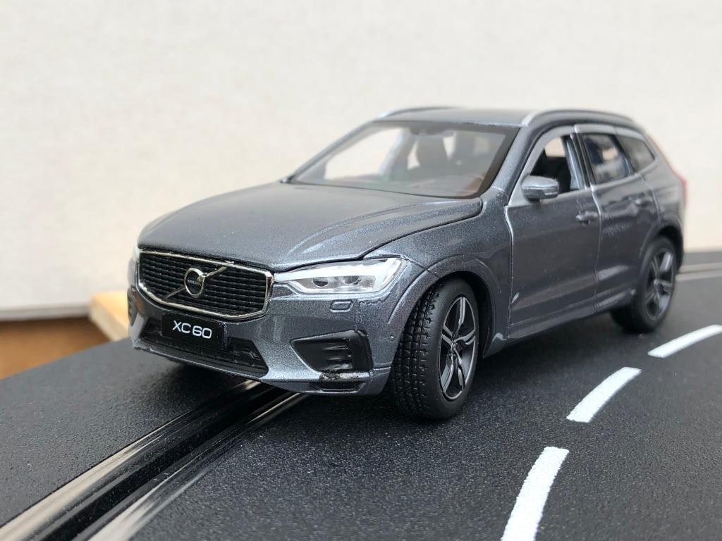 Skala 1/32 Volvo XC60, Osmium Grå, Vit kartong från Tayumo