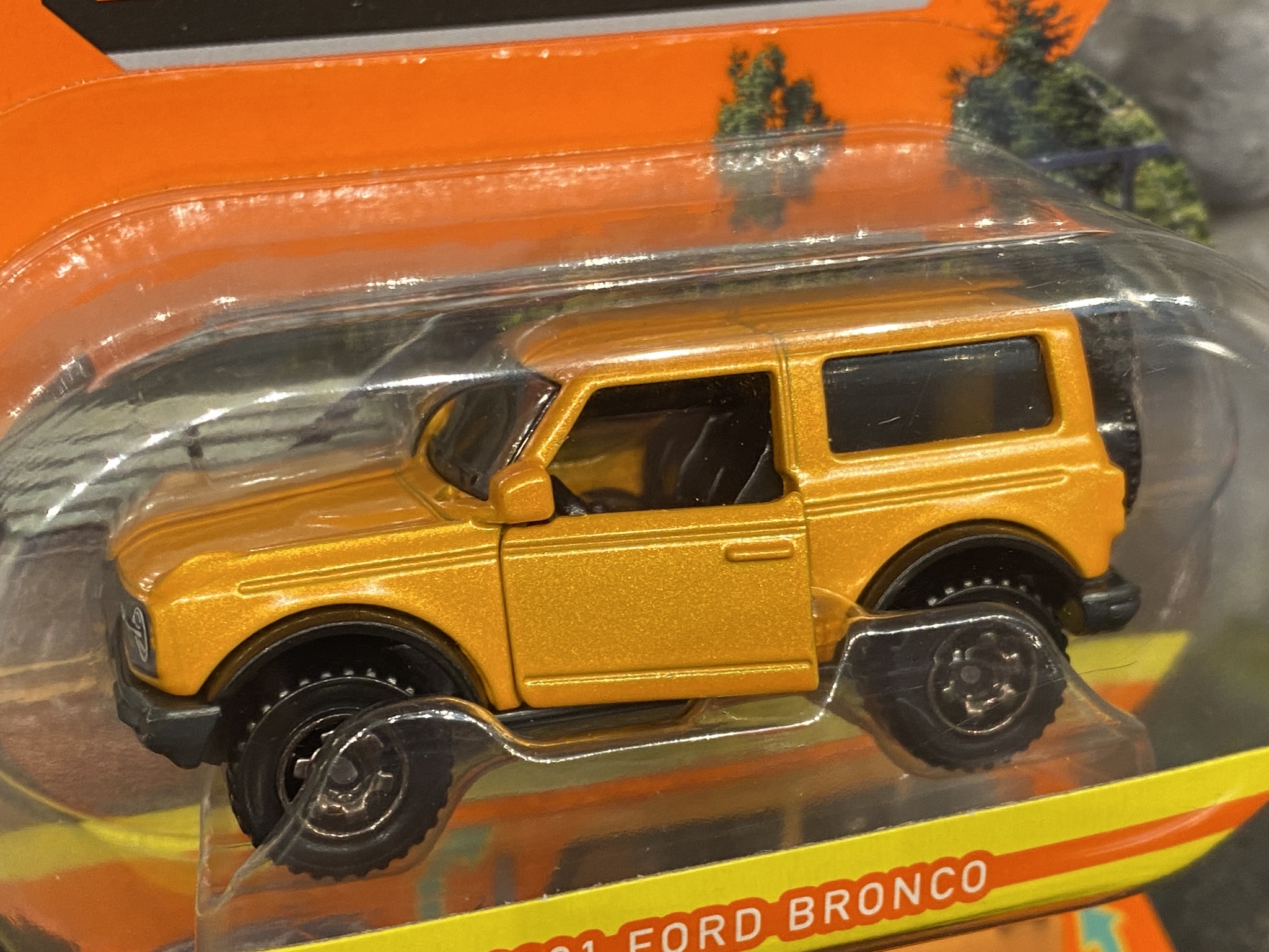 Skala 1/64 Matchbox "Moving parts" - Ford Bronco 2021' Lätt böjt kort/förpackning